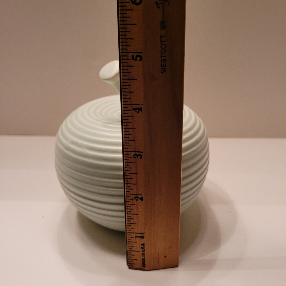 Turtleking Ceramic Ribbed Apple. - Picture 5 of 6